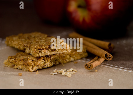 Müsliriegel Apfel und Zimt Stockfoto