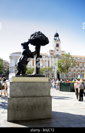 El Oso y El Madroño (Bär und Erdbeerbaum) Statue in Plaza De La Puerta del Sol, Madrid, Spanien, Europa, Stockfoto