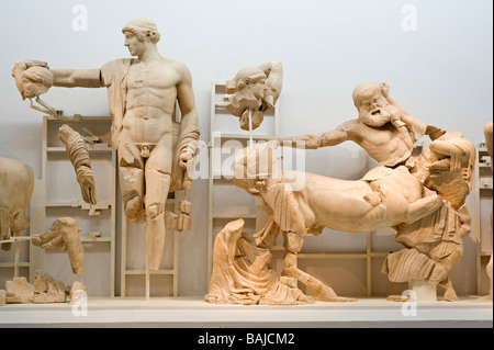 Griechenland, Region Peloponnes, Olympia (Olympia), das archäologische Museum, Giebel des Tempel des Zeus, Apollo in der Mitte Stockfoto