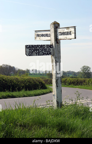 Holz- richtung Wegweiser in Essex, Vereinigtes Königreich Stockfoto