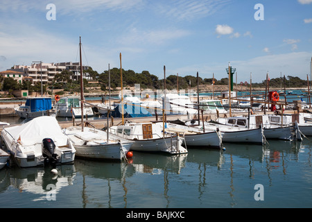 Angelboote/Fischerboote im Hafen von Colonia de Sant Jordi-Mallorca-Spanien Stockfoto