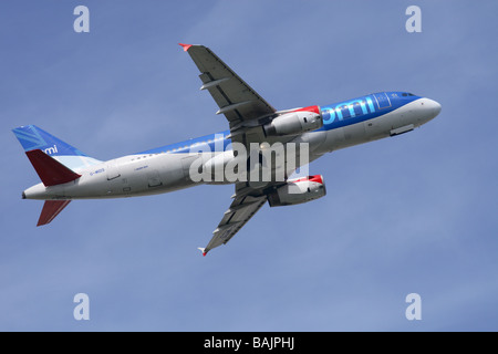 BMI-Airbus A320-Flugzeuge Flugzeug nehmen aus fliegen vom Flughafen Heathrow Stockfoto