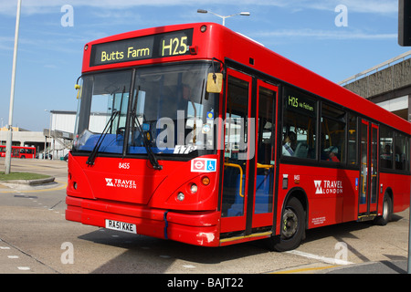 London Hatton Cross Busbahnhof am Flughafen Heathrow mit Bus-Service von Travel London Teil des National Express Group betrieben Stockfoto