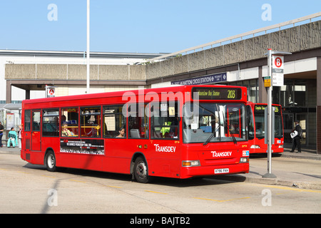 London Hatton Cross Busbahnhof am Flughafen Heathrow mit Bus-Service von Transdev betrieben Stockfoto