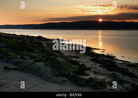 Morecambe Bay Sonnenuntergang über die Kent-Mündung bei Arnside in Cumbria Stockfoto