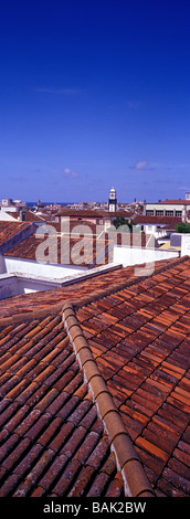 Blick von der Dachterrasse von der Hauptstadt Ponta Delgada. Insel Sao Miguel. Archipel der Azoren. Portugal. Atlantik. Europa Stockfoto