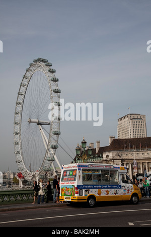 Eiswagen am London Eye. Stockfoto