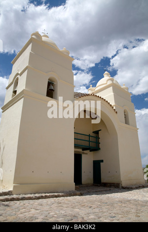 Außenseite des 18. Jahrhunderts Iglesia de San Pedro de Nolasco, Molinos, Provinz Salta, Argentinien Stockfoto