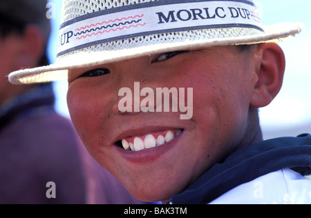 Mongolei, Provinz Arkhangai, Porträt eines jungen Nomaden lächelnd Stockfoto