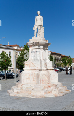 Dom Pedro V Square in Castelo de Vide, Portugal. Dom Pedro V Marmorstatue. Stockfoto