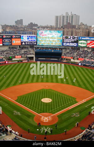 Hinter Hauptplatte im neuen Yankee Stadium während der ersten Woche, April 2009. Stockfoto