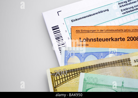 Einkommensteuerformular Lohnsteuerkarte Und Euroscheine Stockfoto