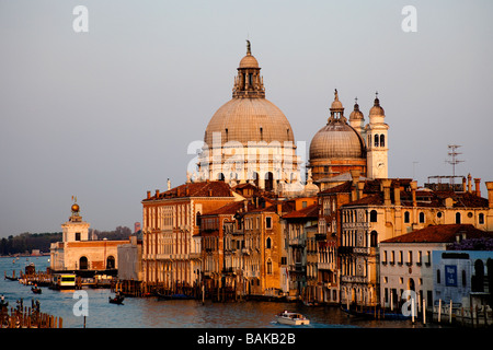 Santa Maria della Salute Venedig Italien Sonnenuntergang Sonne abends Schönheit Kirche Canal Grande Architektur Stockfoto