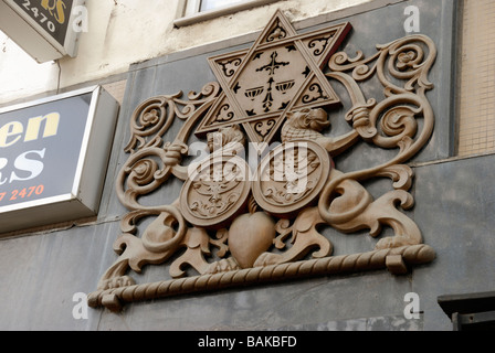 Emblem auf der Außenseite des ehemaligen jüdischen Tagespost Hauptquartier in Whitechapel Road London