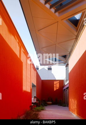 Maggie's Centre, London, Vereinigtes Königreich, Rogers Stirk Harbour + Partner, Maggie-Center Eingang. Stockfoto