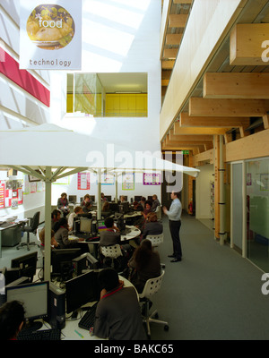 Mossbourne Community Centre, London, Vereinigtes Königreich, Richard Rogers Partnership, Mossbourne Gemeindezentrum dreifache Höhe Stockfoto