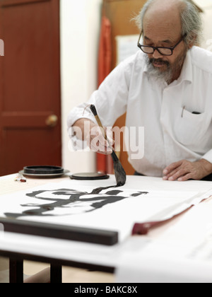 Die Master-Kalligraph im Minglou Tea House. Stockfoto