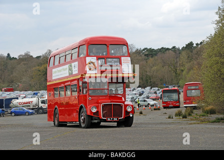 Dreiviertel Vorderansicht des SLT 56 London Transport Museum s RM 1 AEC Routemaster gesehen hier bei Cobham Bus Museum Annual Stockfoto