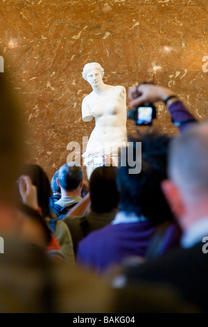 Frankreich, Paris, Louvre-Museum, Oriental Antiquities, Khorsabad Hof, assyrische monumentalen Statuen der Geflügelte Stiere, 8. Stockfoto