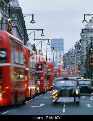 London, Vereinigtes Königreich, Richard Seifert, Mittelpunkt, Zentrum Punkt dämmerige Licht aus Oxford Straße zur Weihnachtszeit gesehen. Stockfoto