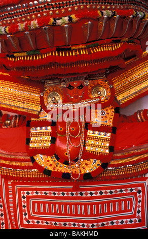 Indien, Bundesstaat Kerala, in der Nähe von Teyyam Bhagavathi, Teyyam, Kanjangad, Kannankandy Bhagavathi Tempel ist ein Tanz-ritual Stockfoto