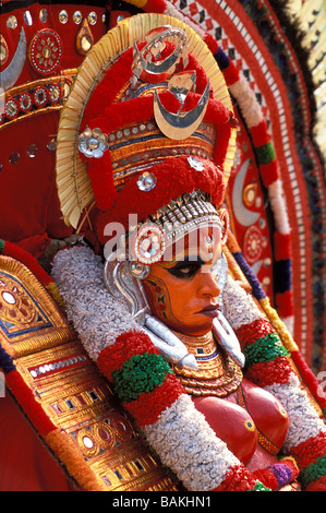 Indien, Bundesstaat Kerala, in der Nähe von Kannankandy Bhagavathi Tempel, Kanjangad, Teyyam, Teyyam Raktha Chamundi ist ein Tanz-ritual Stockfoto