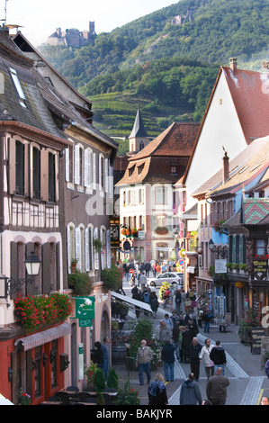 Haupt Straße ch. St. Ulrich auf der Rückseite Mittagsmenue Elsass Frankreich Stockfoto