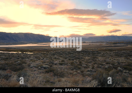 Sonnenuntergang auf dem Weg zum Lake Chelan von Chief Joseph Dam in Eastern Washington State entnommen Stockfoto