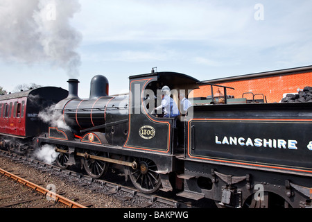 Ein "Dampflokomotive" sitzt am "Weybourne Station" auf der "North Norfolk Railway" bekannt als "The Poppy Line" East Anglia, Großbritannien Stockfoto