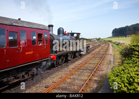 Ein "Dampflokomotive" sitzt am "Weybourne Station" auf der "North Norfolk Railway" bekannt als "The Poppy Line" East Anglia, Großbritannien Stockfoto