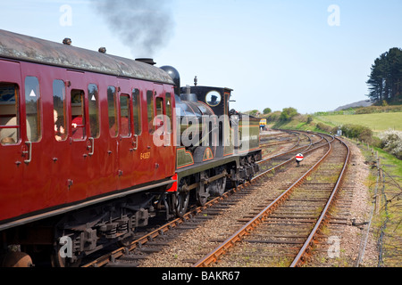 Ein "Dampflokomotive" sitzt am "Weybourne Station" auf der "North Norfolk Railway" bekannt als "The Poppy Line" East Anglia, Großbritannien Stockfoto