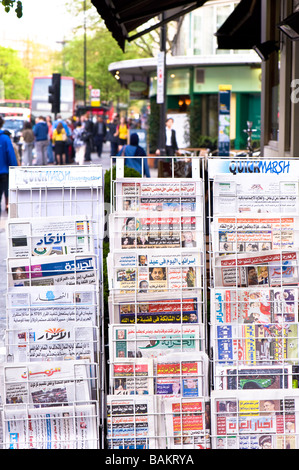 Arabische Sprache Zeitungen zum Verkauf Edgware Road W2 London Vereinigtes Königreich Stockfoto