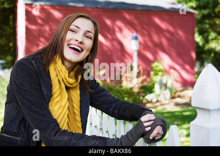 Glückliche Frau im freien Stockfoto