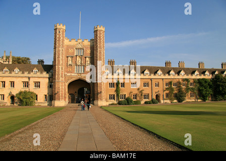 Das große Tor Eingang in Great Court, Trinity College, Cambridge University, UK. Stockfoto