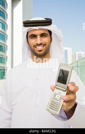 Porträt eines Geschäftsmannes mit Handy Stockfoto
