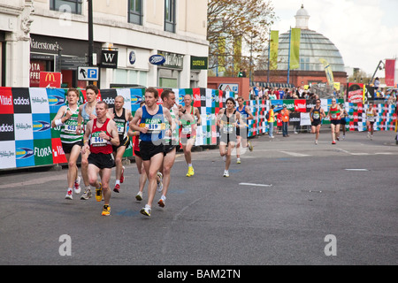 Athleten in den Flora London-Marathon 2009 in Greenwich Stockfoto