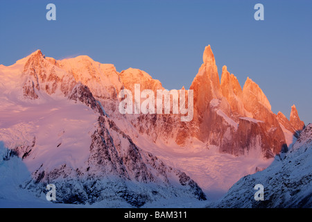 Sonnenaufgang über den Cerro Torre Bergmassiv in der Anden Gebirgsstrecke Argentinien Stockfoto