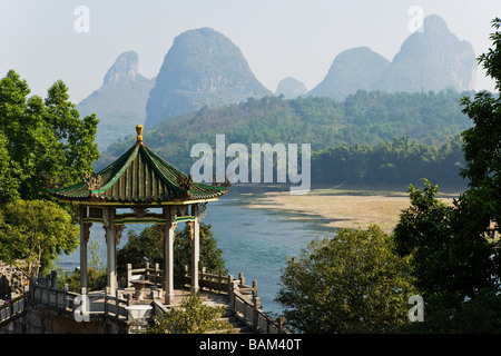 Tempel und li Fluss in yangshuo Stockfoto