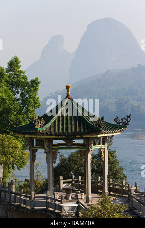 Tempel und li Fluss in yangshuo Stockfoto