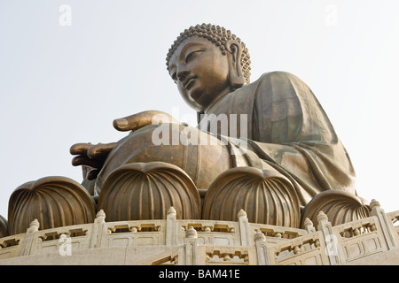 Riesenbuddha am po Lin Kloster Stockfoto