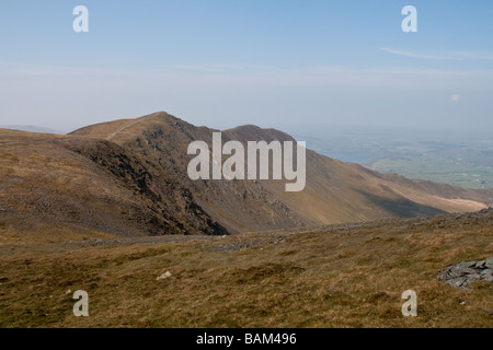 Blick hinunter auf Longside Ridge und Ullock Pike von der Seite der Skiddaw, Seenplatte, Cumbria Stockfoto