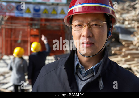 Geschäftsmann, tragen Schutzhelm In Baustelle Stockfoto