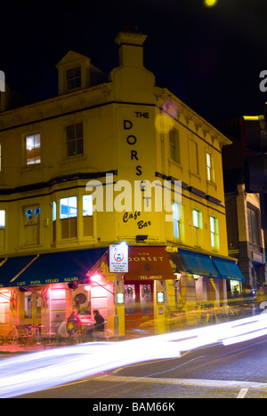Brighton und Hove City Nacht Zeit Straßenszenen und Gaststätten mit sehr langsamen Verschlusszeit Stockfoto