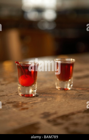 Kirsche Schüsse auf Bar Stockfoto