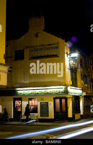 Brighton und Hove City Nacht Zeit Straßenszenen und Gaststätten mit sehr langsamen Verschlusszeit Stockfoto