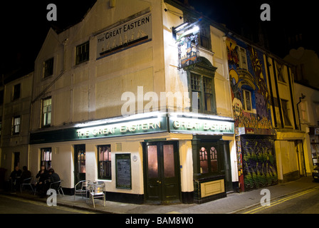 Brighton und Hove City Nacht Zeit Straßenszenen und Gaststätten mit sehr langsamen Verschlusszeit Stockfoto