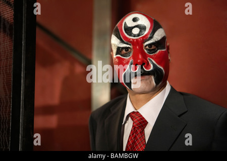 Mann mit Business-Anzug, mit Bemalung Stockfoto