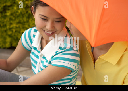 Junges Paar im Park Stockfoto