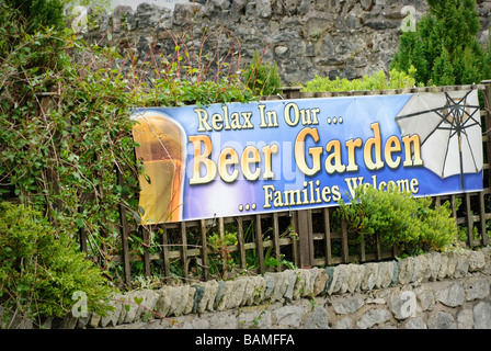 Bier-Garten-Schild Stockfoto