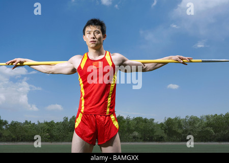 Porträt eines Sportlers mit Speer Stockfoto